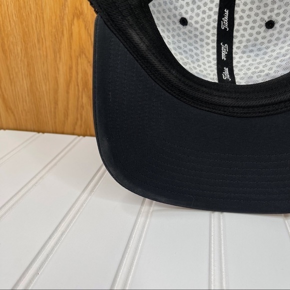 Titleist Golf Snapback Hat Black - Picture 9 of 9